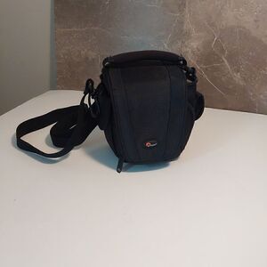 Lowepro Edit 100 Camera Bag Black w/Shoulder Strap